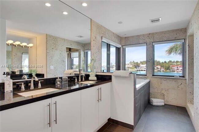 Building Photo - 257 N Coconut Ln