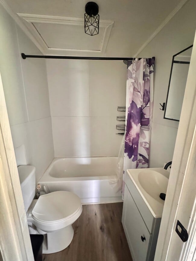 Building Photo - 2073 Castleton Rd