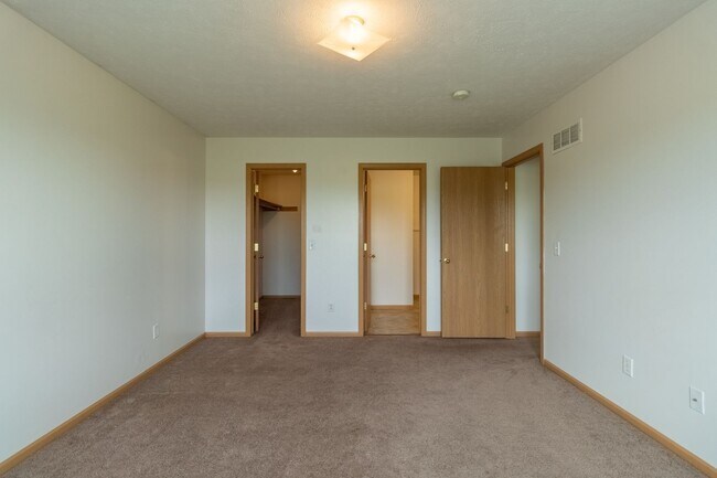 Building Photo - Great Home Close to New Schools and the Fallbrook YMCA