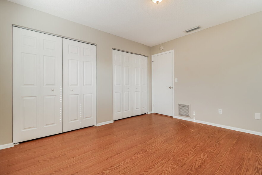 Building Photo - 2335 Timbercrest Cir W