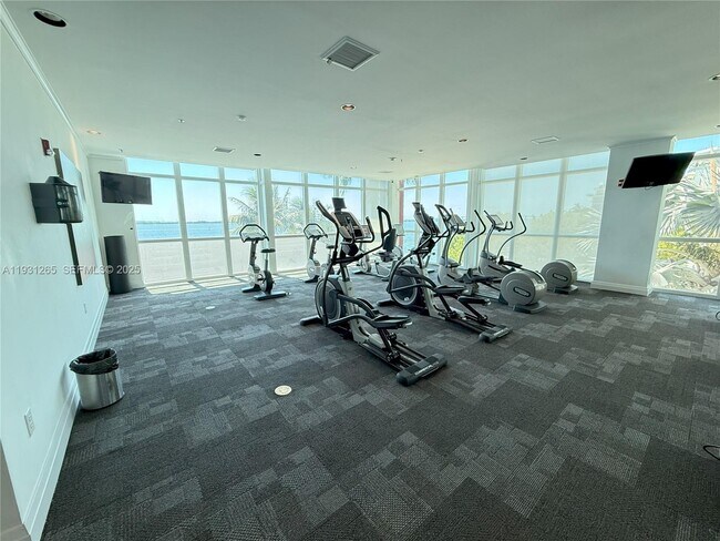 Building Photo - 1155 Brickell Bay Dr