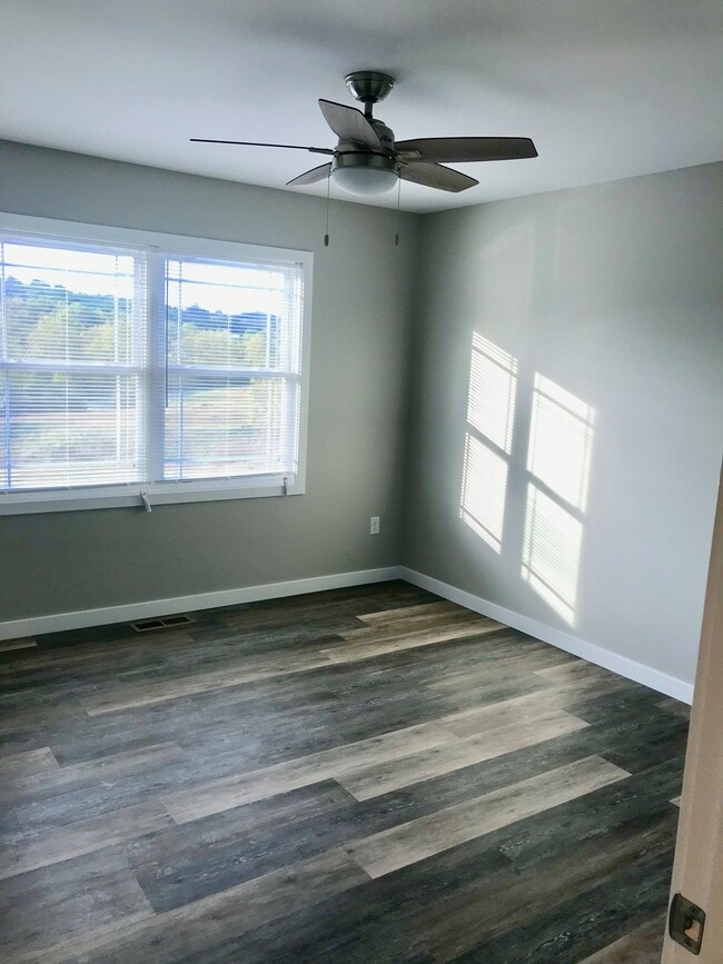 Building Photo - Staunton Apartments 301-314