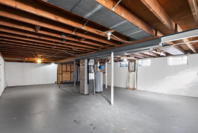 Building Photo - 296 Meadowcrest Dr