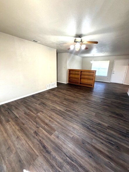 Building Photo - 218 Ave F