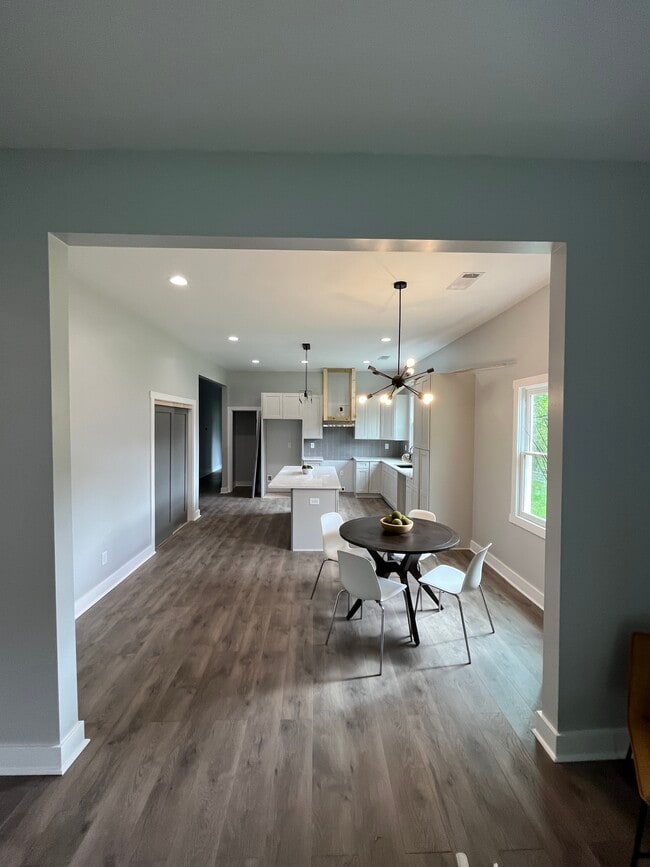 Building Photo - 842 White St SW