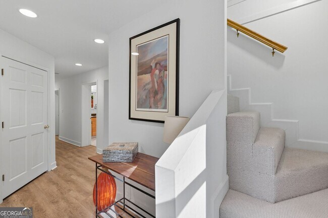 Building Photo - Luxury Lakefront Retreat – Fully Furnished...