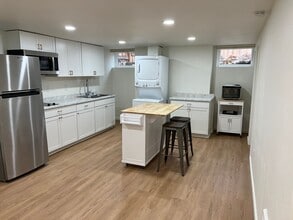 Building Photo - 841 Red Apple Rd