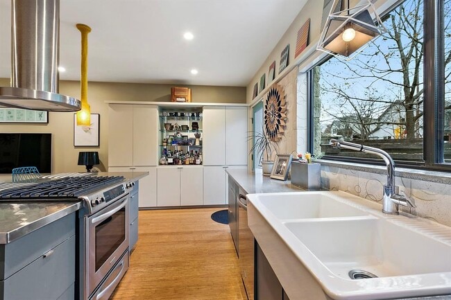 Building Photo - 805 Cumberland Rd