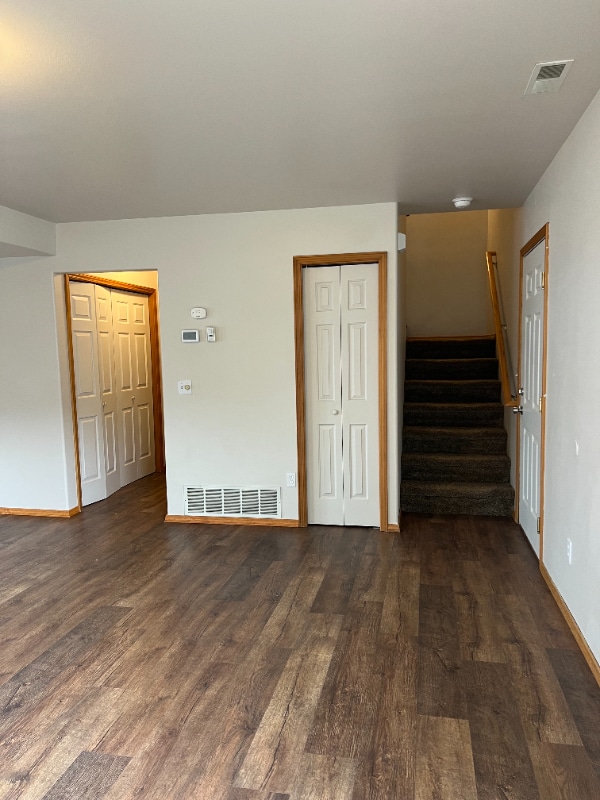 Building Photo - 1983 Greatview Dr