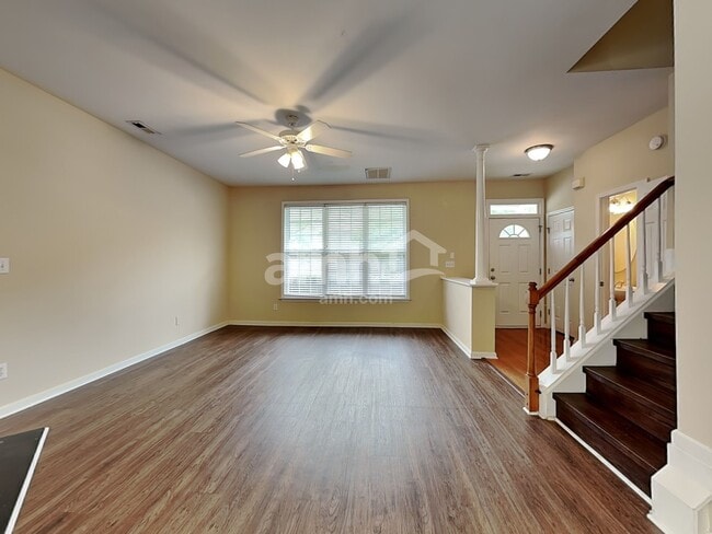 Building Photo - 83 Sioux Ln