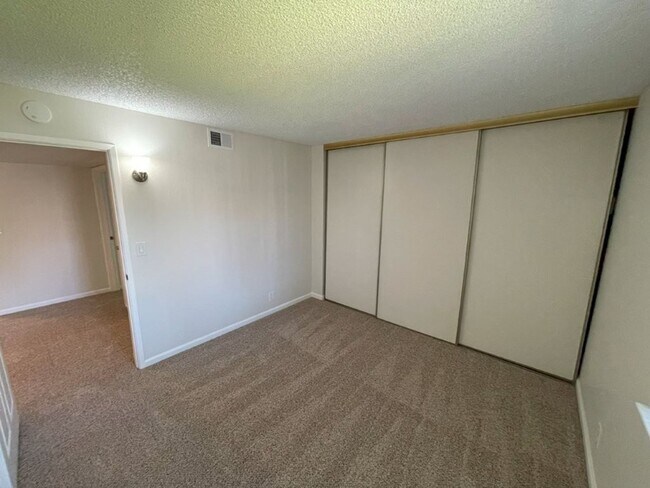 Building Photo - Nor Cal Realty Inc, 3BD 2 BTH condo ***Mes...
