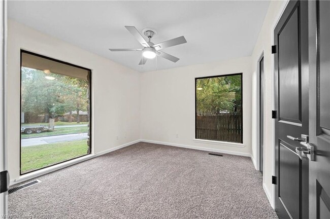 Building Photo - 4 bedroom Single Family home in Fianna Hils