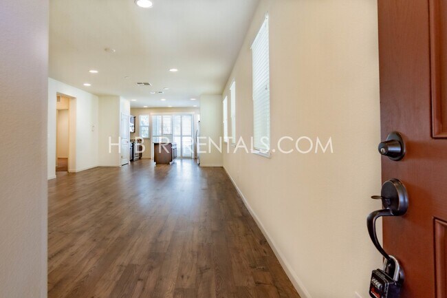 Building Photo - Spacious 4-Bedroom with Granite Finishes in Tracy – Your Dream Home Awaits!