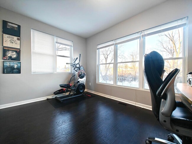 Building Photo - 1340 Oak St