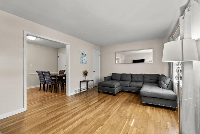 Building Photo - 129 Greenbriar Rd