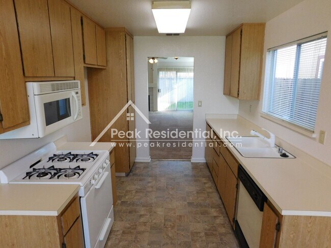 Building Photo - Spacious 3bd/2ba North Sacramento House with 2-Car Garage