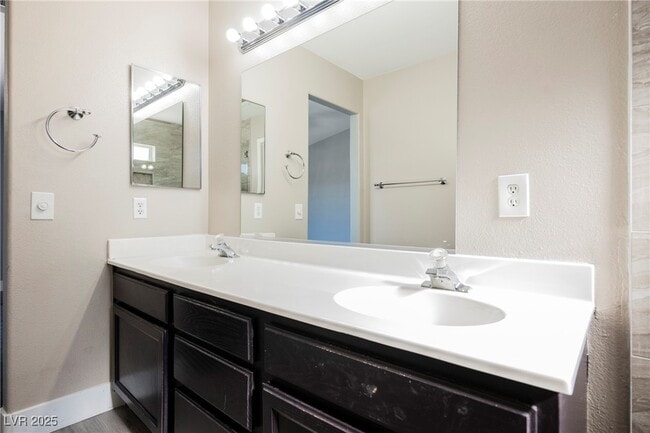 Building Photo - 138 Cam Capri