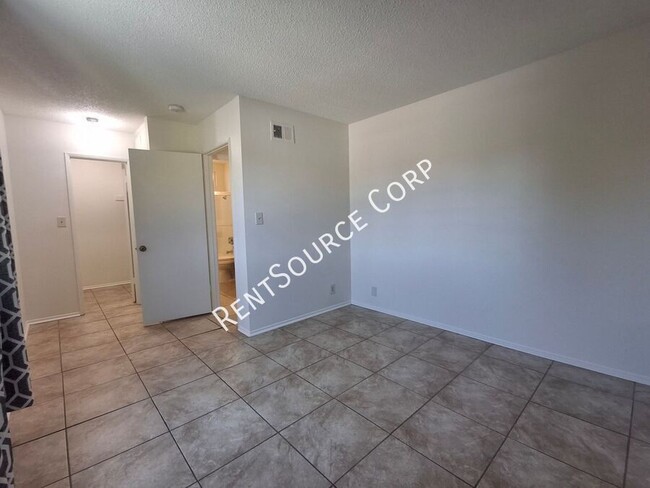 Building Photo - 25000 Walnut St
