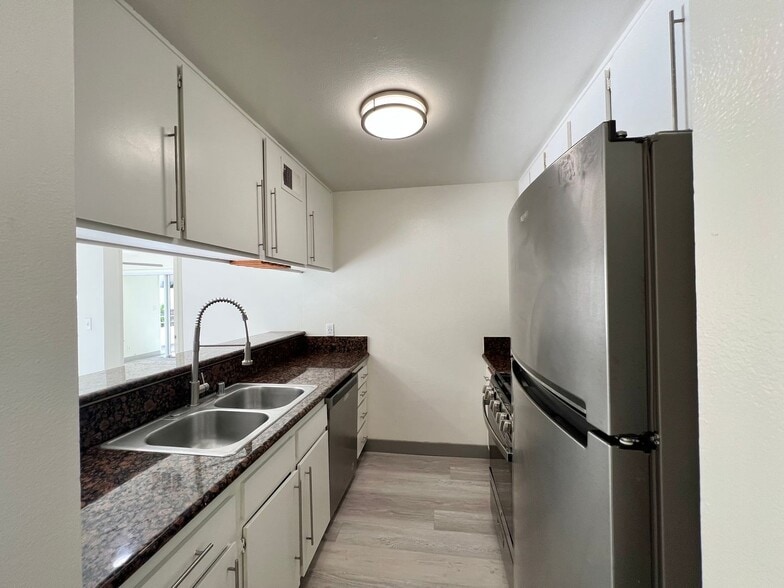 Building Photo - 3715 S Canfield Ave