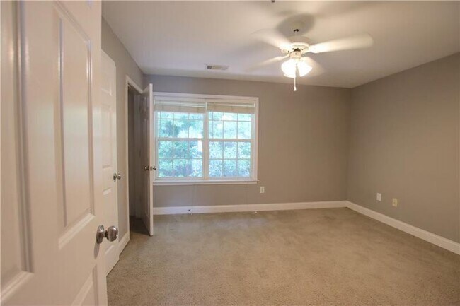 Building Photo - 460 S Barnett Shoals Rd