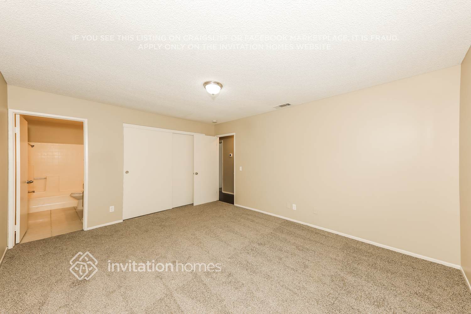 Building Photo - 2878 N Acacia Ave