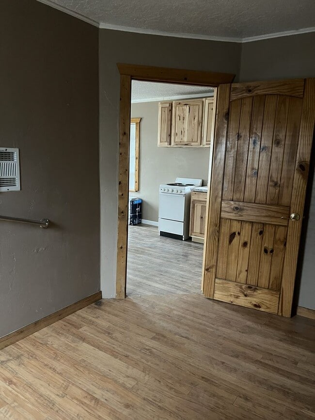 Building Photo - Cute 1 Bed 1 Bath Home with Attached Garage