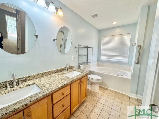 Building Photo - 412 Shady Oak Cir