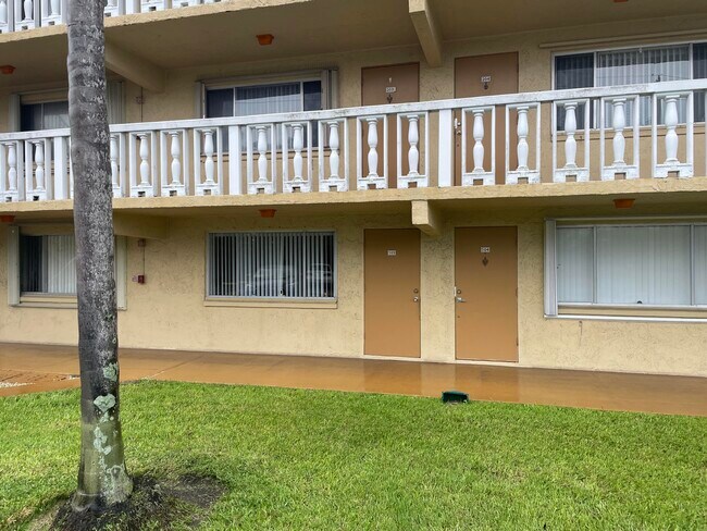 Primary Photo - 100 Village Green Cir E