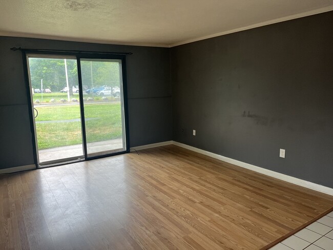 Building Photo - 176 Maple Ave