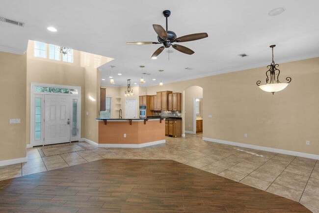 Building Photo - "Charming 3-Bed Oasis with Pool in Niceville!"