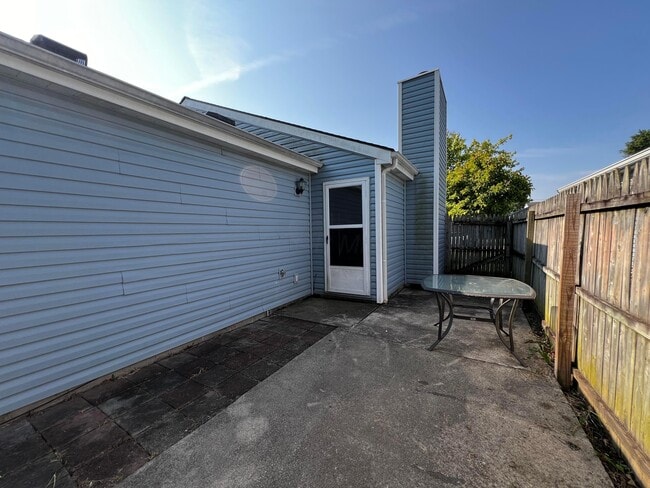Building Photo - 2470 Dunsworth Dr
