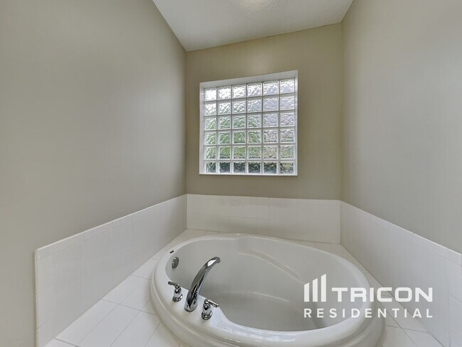 Building Photo - 3542 Oak Brook Ln