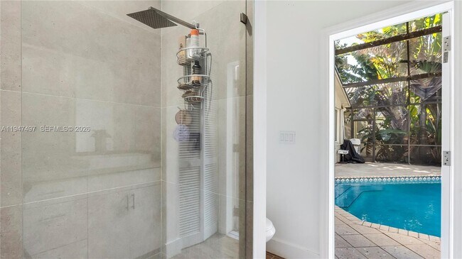 Building Photo - 2633 Oakbrook Dr