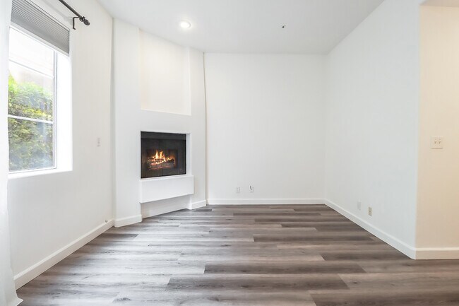 Building Photo - 11920 Goshen Ave