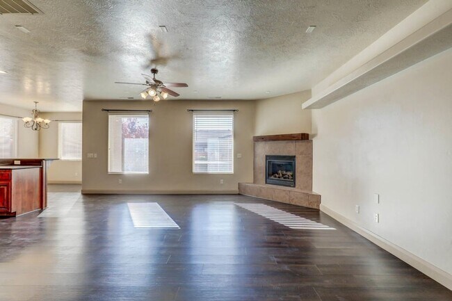 Building Photo - Beautifully Designed 5 Bedroom Home in Was...