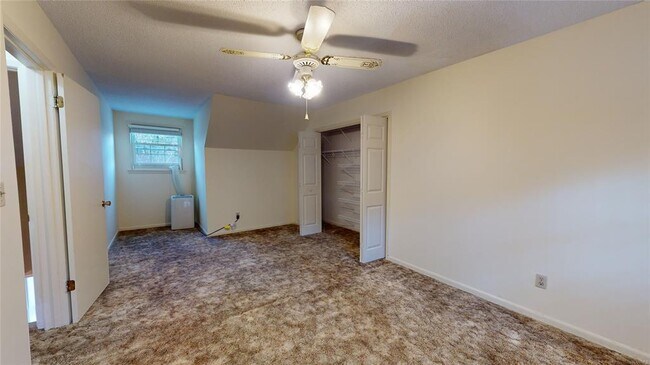 Building Photo - 126 Cedar Dr