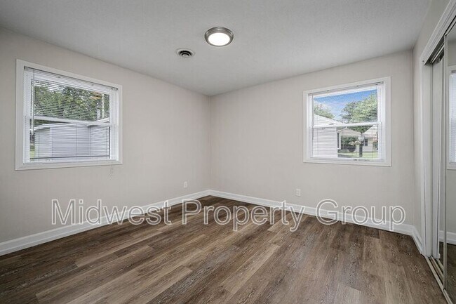 Building Photo - 7 St George Ct