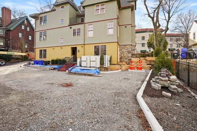 Building Photo - 165 Winthrop Rd