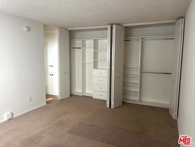 Building Photo - 1834 Thayer Ave