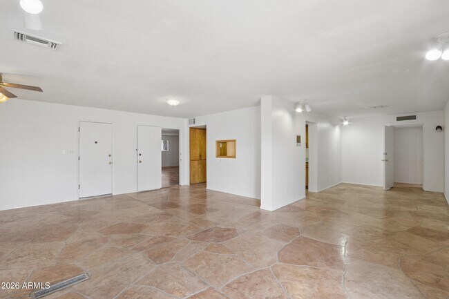 Building Photo - 1014 E Balboa Cir