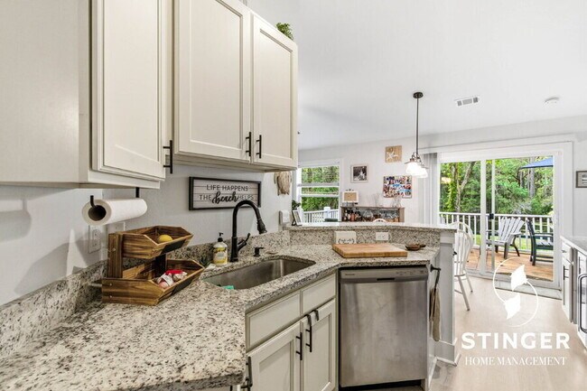 Building Photo - 40 Canopy Ln