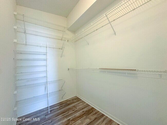 Building Photo - 2406 Deercroft Dr