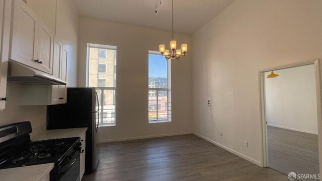 Building Photo - 375 12th St