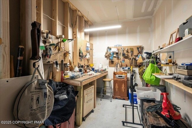 Building Photo - 4426 Skyline Dr