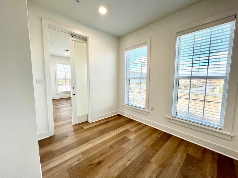 Building Photo - 401 Cranford Way