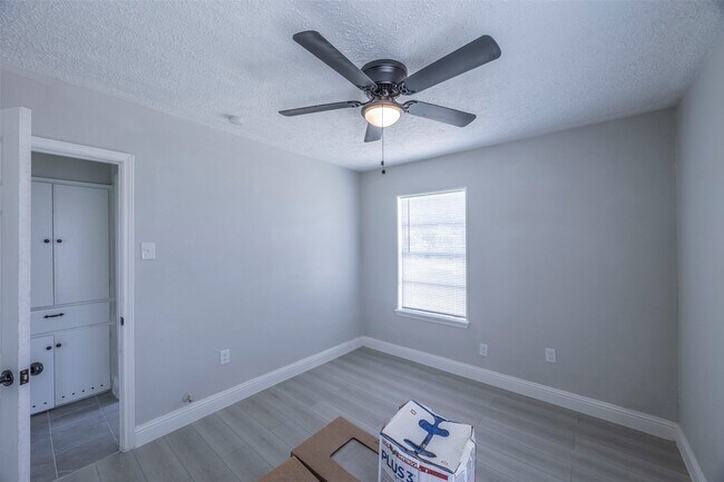 Building Photo - 5007 Northridge Dr