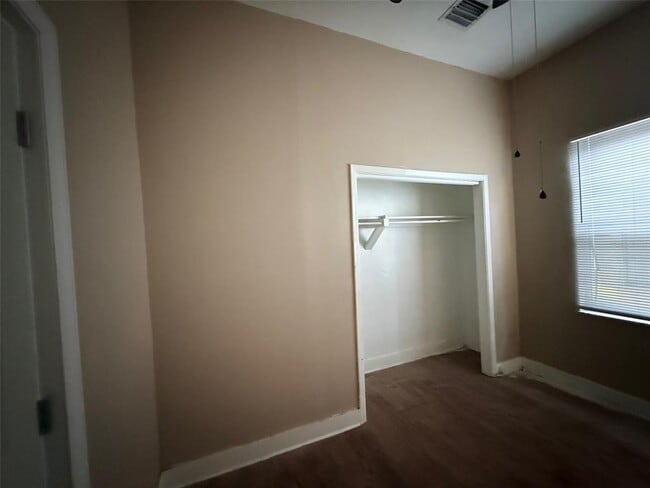 Building Photo - 2912 Ybor St