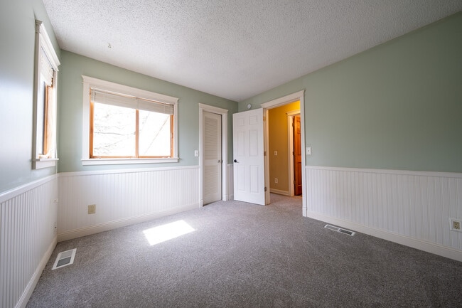 Building Photo - 6045 Covington Terrace