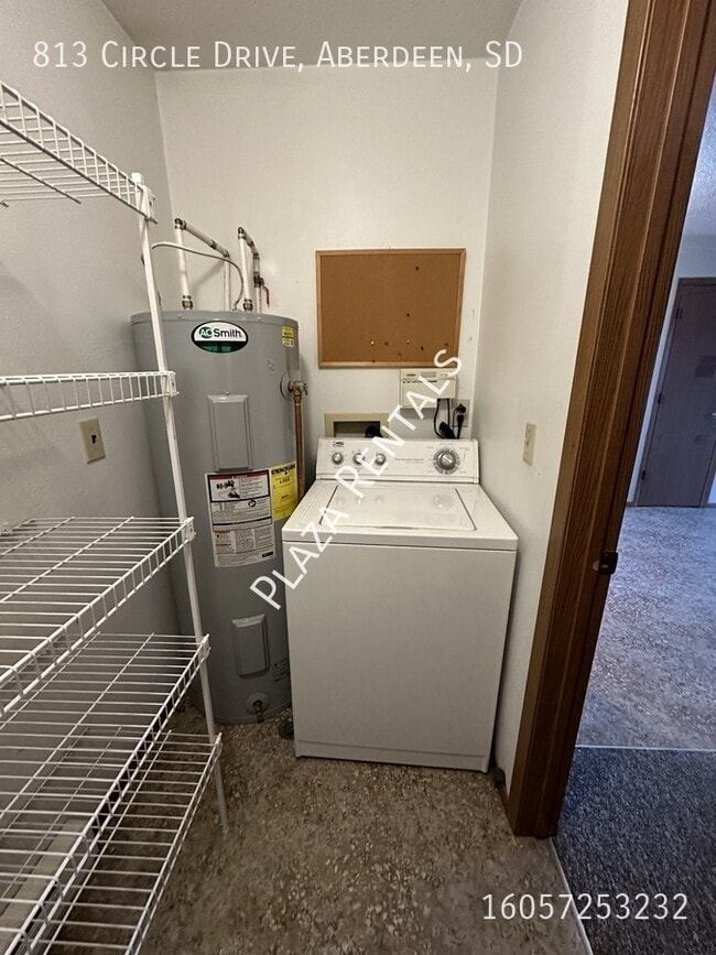 Building Photo - 608 W 3rd St