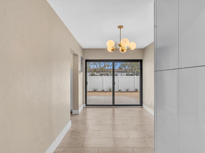 Dining area - 5408 NE 3rd Ter